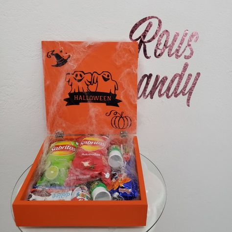 Halloween Parejas, Dulces Halloween, Dia De Muertos, Halloween Ideas, Chip Bag, Gif, Halloween