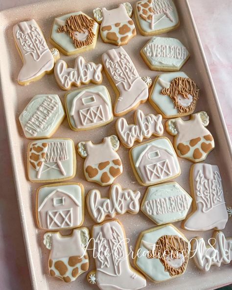 Highland cow baby shower cookies 🐮 Pricing? 👉🏻 https://msha.ke/alecreations918 • • • • #alecreations918 #tulsasmallbuisness #tulsaoklahoma #decoratedsugarcookies #customcookies #cookie #cookies #decoratedcookies #inspirationcookies #cookiesofinstagram #desserts #dessertideas #dessertideas #partyideas #party #sugarcookies #royalicing #royalicingcookies #cookies #cookiesideas #royalicingideas #cowcookies #cowcookie #highlandcowcookies #highlandcowbabyshower #babyshowercookies #babyshower Highland Cow Dessert, Highland Cow Baby Shower Food Ideas, Highland Cow Baby Shower Cookies, Cow Baby Shower Cookies, Western Baby Shower Cookies, Highland Cow Party, Tractor Baby Shower, Cow Baby Shower Theme, Jordan Baby Shower