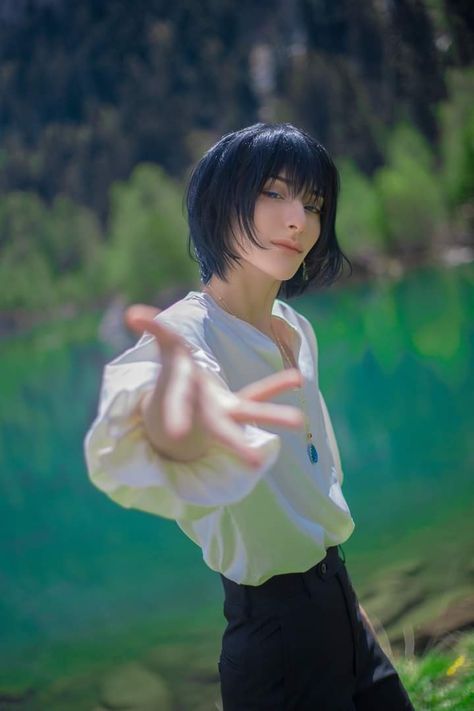 Cosplay Photoshoot Anime, Howls Moving Castle Cosplay, Sophie Howl's Moving Castle, Howl Jenkins, Cosplay Photoshoot, Howl Pendragon, 하울의 움직이는 성, Howl And Sophie, Body Reference Poses