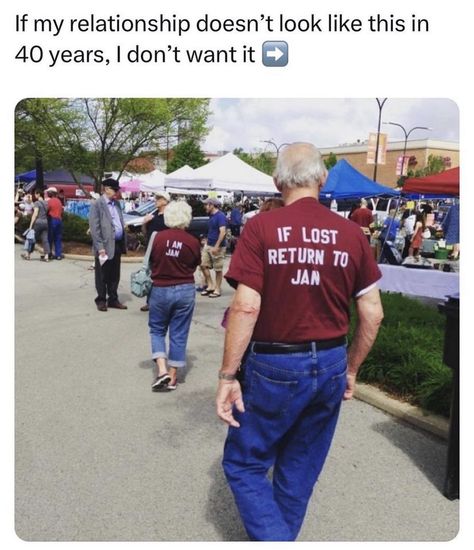 Vieux Couples, People Holding Hands, Elderly Couples, Old Couples, Matching Couple Shirts, Nicholas Sparks, Funny Couples, Serious Relationship, The Perfect Guy