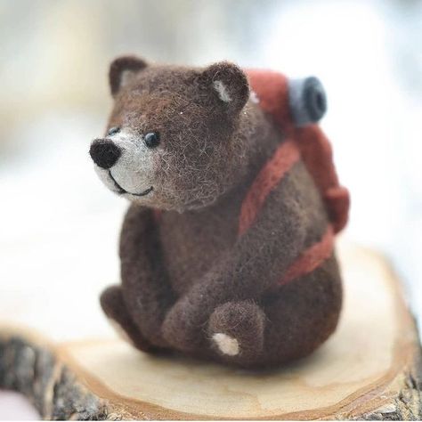 Handmade Felt Ornament, Needle Felting Diy, Needle Felted Christmas, Felting Wool, Cat Quilt, Needle Felting Projects, Wool Projects, Needle Felted Animals, Nuno Felting