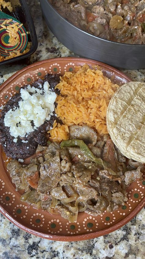 Bistec a la Mexicana | Provecho Honduran Recipes, More Recipes, Beef Dishes, Dinner Ideas, Collage, Pins, Quick Saves