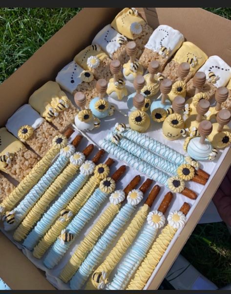 Bee Treats Sweets, Winnie Pooh Themed Food, Sunflower And Bee Dessert Table, Winne The Pooh Baby Shower Theme, Bee Theme Treats, He Or She What Will It Bee Gender Reveal Decorations, Winnie The Pooh Sweets Table, Pooh Rice Crispy Treats, Winnie The Pooh Gender Reveal Treats