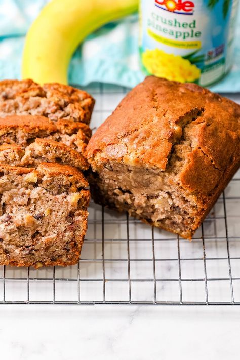 Hawaiian Banana Bread Banana Bread Honey, Hawaiian Banana Bread, Dessert Breads, Banana Nut Bread Recipe, Baking Breads, Bread Sweet, Apple Fritter Bread, Honey Cornbread, Chocolate Zucchini Cake