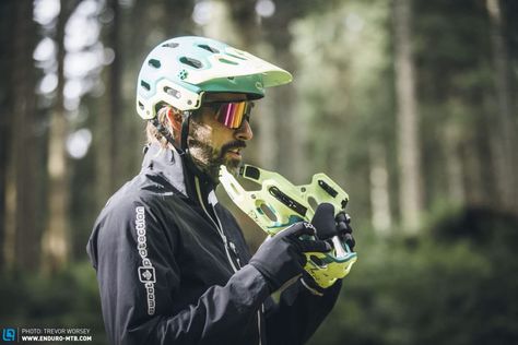 Under the Hammer: 6 of the latest lightweight or convertible MTB full face helmets in review | ENDURO Mountainbike Magazine Clothes For Winter, Mountain Bike Helmets, Winter Riding, Enduro Mtb, Full Face Helmets, Latest Iphone, Trail Riding, Bike Helmet, Full Face