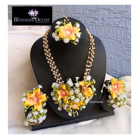 Customised as per the Bride's attire Haldi Jewellery, Flower Jewelry Designs, Wedding Flower Jewelry, Bride Attire, Navratri Images, Fancy Jewellery Designs, Fancy Jewellery, Flower Jewelry, Jewellery Designs