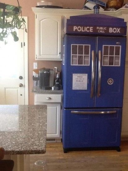 TARDIS fridge Amazing Refrigerators, The Tardis, Police Box, Wibbly Wobbly Timey Wimey Stuff, Decoration Originale, Timey Wimey Stuff, Matt Smith, Geek Culture, Cool Stuff