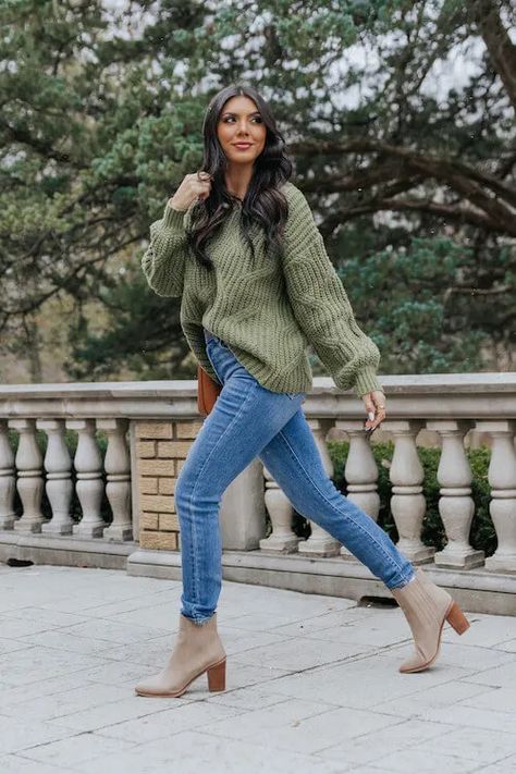 How To Wear Ankle Boots With Skinny Jeans: 35+ Outfit Ideas & Best Bootie Style Options Beige Booties Outfit Winter, Brown Ankle Cowboy Boots Outfit, Jeans Sweater Boots Outfit, Boots With Jeans 2024, How To Wear Booties With Jeans, Brown Booties Outfit Fall, How To Wear Booties, Jeans Ankle Boots Outfit, Jeans And Booties Outfit