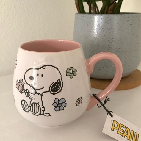 Snoopy Pink White Floral Mug Cup. Inside Mug Has A Small Flower. Cute And Great For Snoopy Collectibles! Brand New. Pretty Coffee Mugs, Snoopy Pottery Painting, Snoopy Pottery, Cute Pottery Mug, Birthday Mug Design, Cute Wishlist, Cute Mugs Aesthetic, Cute Branding, Aesthetic Mugs