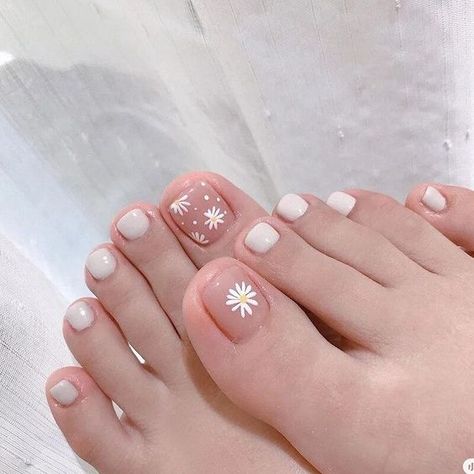 Diseños de uñas de pies Pedicure Designs Toenails Simple, Easy Toe Nail Designs, Simple Toe Nails, Ballerina Nail, Feet Nail Design, Fake Toenails, Gel Toe Nails, Pedicure Ideas, Summer Toe Nails