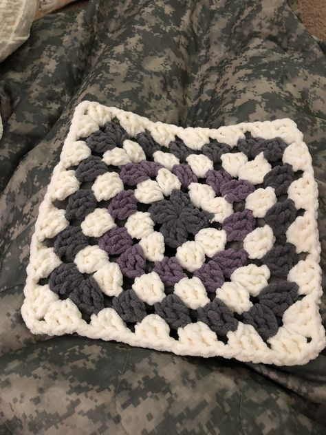 Bulky Soft crochet baby yarn granny square Fluffy Yarn Granny Square, Fluffy Granny Square Blanket, Crochet Big Granny Square, Fluffy Yarn Crochet Projects, Chunky Yarn Blanket, Crochet Pokemon, Colorado Trip, Fluffy Yarn, Soft Crochet