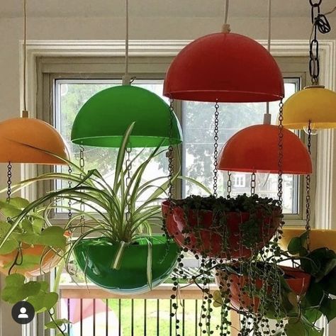 Funky Interior Design, 2023 Apartment, Hanging Garden Ideas, Groovy Room, 70s Room, Room Organization Bedroom, 70s House, Indoor Greenery, Cute Furniture