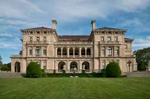 American Country House, The Breakers Newport, Rhode Island Mansions, Newport Mansions, Rhode Island Travel, Newport County, Area Activities, Usa Country, The Breakers