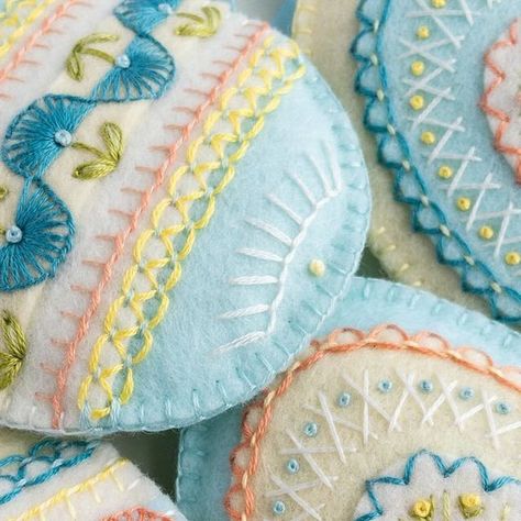 Felt Easter Eggs Pattern, Easter Egg Embroidery, Easter Motifs, Felt Easter Eggs, Different Embroidery Stitches, Felt Easter Crafts, Craft Group Ideas, Easter Embroidery Patterns, Embroidery Spring