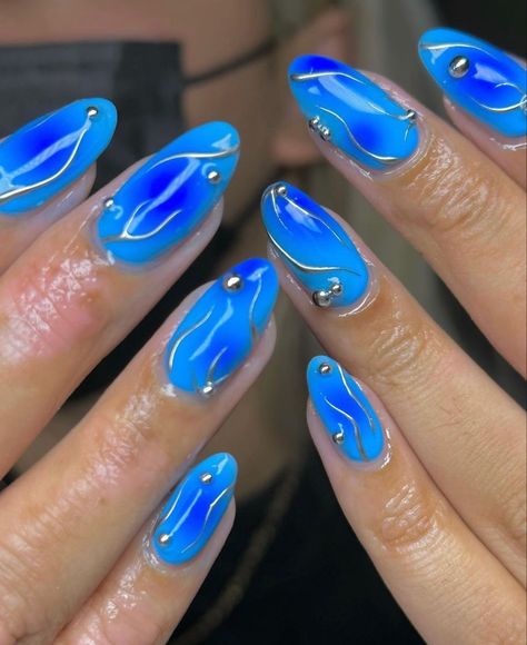 Orb Nails, Blue Airbrush Nails, Aura Nails With Chrome, Simple Flower Nail Art Designs, Aura Nails Chrome, Aura Nails Blue, Blue Metallic Nails, Aura Nails Short, Aura Chrome Nails