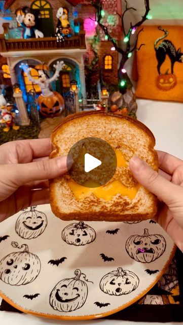 Halloween grilled cheese sandwiches Halloween Grilled Cheese, Halloween Sandwiches, Autumn Witch, Pumpkin Spooky, Grilled Cheese Sandwiches, Cheese Pumpkin, Spooky Treats, Grilled Cheese Sandwich, Cheese Sandwiches