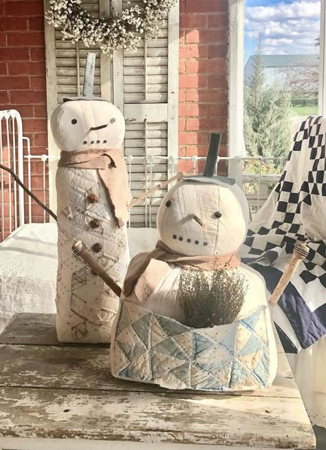 Fabric Snowmen, Primitive Snowmen Patterns, Tiny Stuffed Animals, Stuffed Snowman, Swamp Rabbit, Folk Christmas, Snow Buddies, Winter Christmas Decor, Snowman Doll