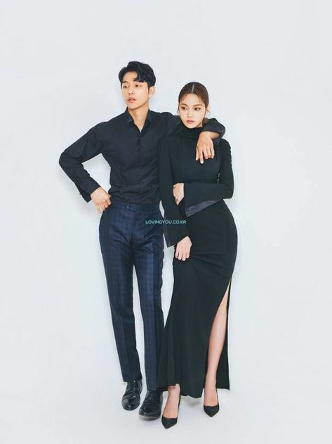 Couple Model Poses, Foto Pertunangan, Wedding Korea, Korea Wedding, Pre Wedding Photoshoot Outfit, Korean Wedding Photography, Wedding Photo Studio, Couples Modeling, Couple Poses Reference