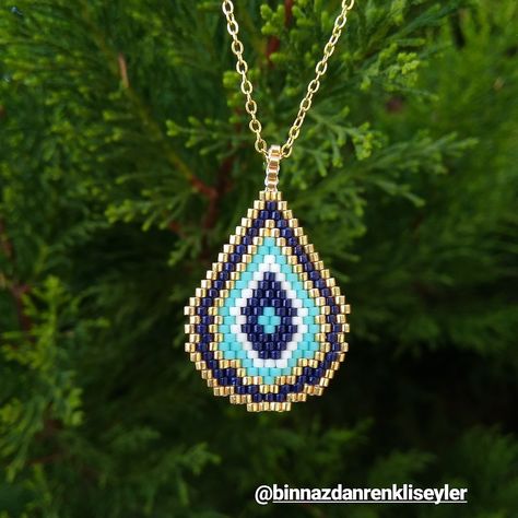 @binnazdanrenkliseyler   miyuki delica nazar boncuğu kolye Bead Loom Bracelets, Miyuki Beads, Free Crochet Patterns, Brick Stitch, Bead Jewellery, Christmas Jewelry, Loom Beading, Bead Art, Beaded Flowers