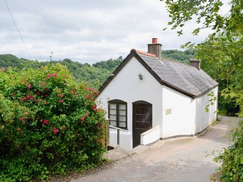 River Wye View Cottage (ref W2413) in Symonds Yat, Ross-on-Wye, Herefordshire | cottages.com Unique Cottages, Cosy Lounge, Norfolk Broads, Pembrokeshire Coast, Isle Of Arran, Enclosed Patio, Indoor Fireplace, Holiday Cottage, Bed And Breakfast