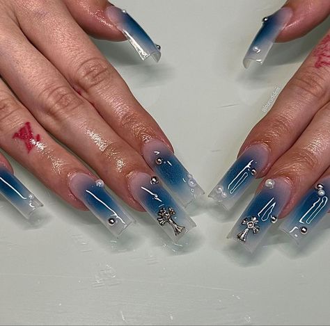 Blue And Clear Acrylic Nails, Aura Nails Acrylic Long, Clear And Blue Nails, Clear Y2k Nails, Clear Airbrush Nails, Clear Water Nails, Blue Air Brush Nails, Aura Nails With Rhinestones, Clear Tips Acrylic Nails