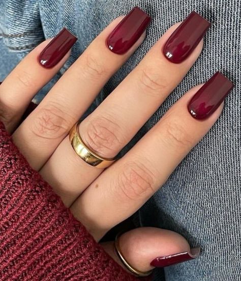 Back To School Nails Black, Aesthetic Nails Acrylic Almond, Black Cherry Nail Color, Coffin Nails Aesthetic, Summer Nails Dark, Almond Nails Autumn, Summer Nails Short Nails, Black Women Nails, Fall Nails Pink