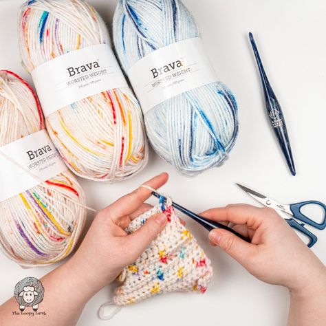 Brava Worsted Speckle Yarn Review - The Loopy Lamb Speckled Yarn Crochet Patterns, Speckled Yarn, Crocheted Stuff, Free Yarn, Knitting Gauge, I Love This Yarn, Light Crafts, Double Crochet Stitch, Crochet Books