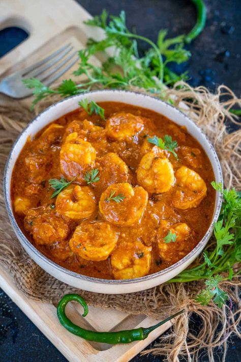 Make this flavor-packed North Indian Style Shrimp Masala Curry (Prawn Masala) in under 30 minutes using my easy recipe. Serve it with any Indian bread or rice for a hearty meal. Shrimp Masala, Prawn Gravy, Prawn Masala, Coconut Curry Shrimp, Green Chili Sauce, Karahi Recipe, Food Fusion, Prawn Curry, Yummy Seafood