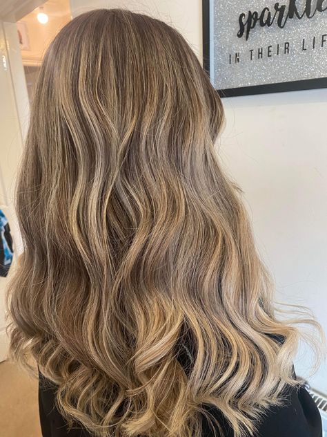 Blonde Reflections, Brunette Hair Blonde Highlights, Ashy Blonde Highlights, Ashy Blonde Balayage, Blonde Balayage Highlights, Summer Highlights, Ashy Blonde, Blonde Hair Inspiration, Hair Appointment