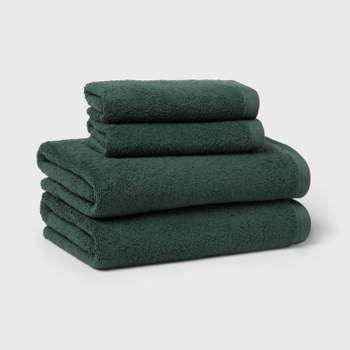 Green Bathroom Colors, Dark Green Rooms, Dark Green Bathrooms, Apartment Accessories, Green Bath Towels, Bath Routine, Dobby Weave, Towel Sets, Black Towels