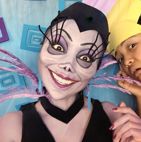 amazing Yzma makeup Villains Decorations, Artsy Costumes, Yzma Makeup, Yzma Cosplay, Disney Villain Costumes, Face Inspiration, Awesome Costumes, Costume Disney, Villain Costumes