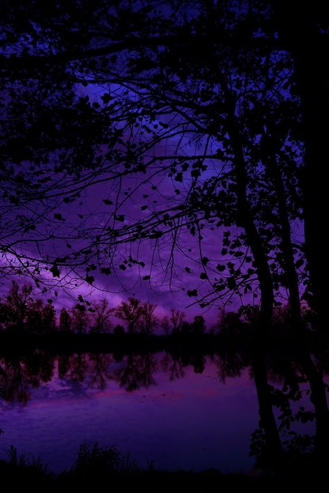 Black And Purple Wallpaper, Dark Purple Wallpaper, Violet Aesthetic, Scenic Wallpaper, Purple Vibe, Theme Nature, Dark Purple Aesthetic, Aesthetic Colors, Night Sky Photos