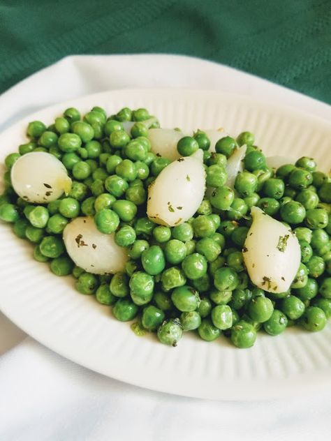 Hot and Cold Running Mom - Just my Stuff: Peas and Pearl Onions Peas And Onions Side Dish, Peas And Pearl Onions Recipe, Peas With Pearl Onions, Peas And Pearl Onions, English Peas Recipe, Pearl Onions Recipe, Peas And Onions, Pearl Onion Recipe, Creamed Peas