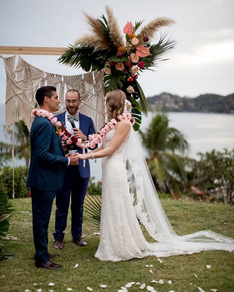 Mexican Wedding Reception, Traditional Mexican Wedding Dress, Mexican Wedding Traditions, Traditional Mexican Wedding, Arab Bride, Spanish Bride, Turkish Bride, Italian Bride, Japanese Bride