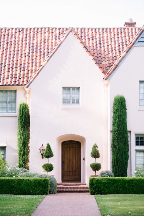 Trend Alert: Pink for Exterior | Maria Killam                                                                                                                                                                                 More Pink House Exterior, Hot Pink Dress, House Color, Pink House, Hot Pink Dresses, Williams Sonoma Home, House Paint, Pink Houses, Exterior Paint Colors