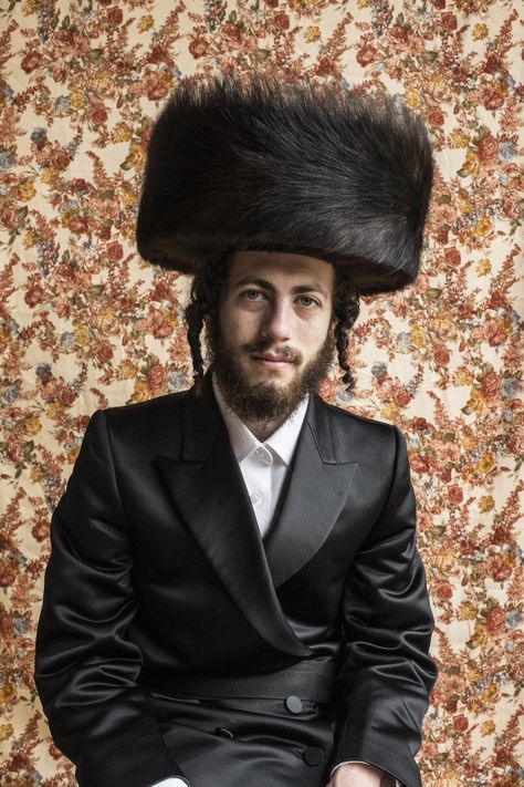 intimate portraits of an orthodox jewish family | read | i-D Jewish Clothing, Photography Student, Jewish Heritage, Jewish Men, Jewish Women, Jewish Culture, Jewish History, Photographs Of People, Athletic Hairstyles