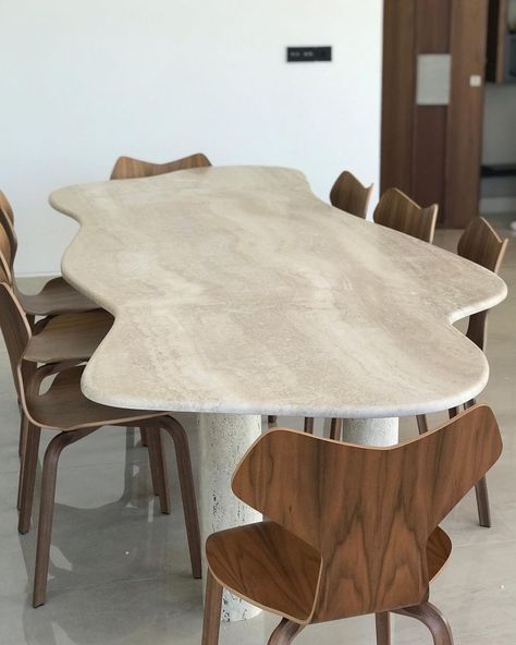 How to Optimize Your Dining Space with the Right Table Top Shape - gramydeco.com Marble Wood Dining Table, Irregular Dining Table, Small Rectangle Dining Table, Irregular Table, Circle Dining Table, Table Base Design, Dark Wood Dining Table, Large Round Dining Table, Granite Table