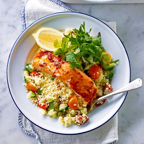 Grilled Salmon Fillet, Couscous Healthy, Pasta Salad Salmon, Harissa Recipes, Couscous Recipe, Ww Recipe, Salmon Fillet, Couscous Recipes, College Meals