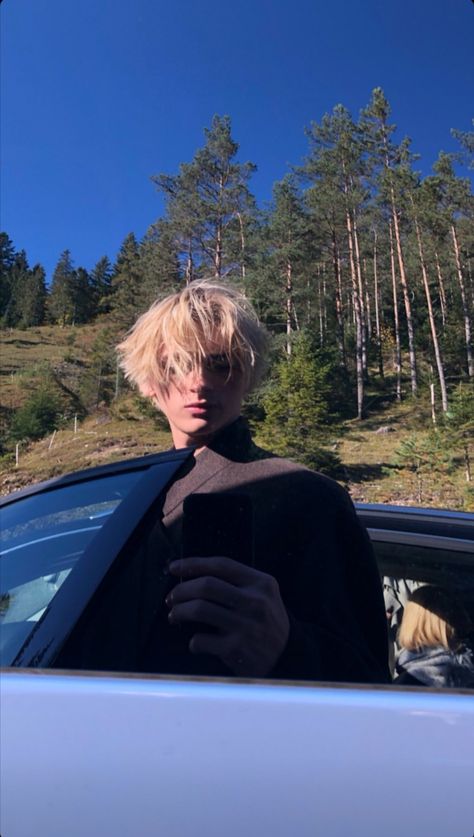 Rune Kristiansen, Platinum Blonde Hair Men, Aaron Minyard, Dominik Sadoch, Bleached Hair Men, Blonde Hair Boy, Hair Boy, Aaron Warner, رعب نفسي