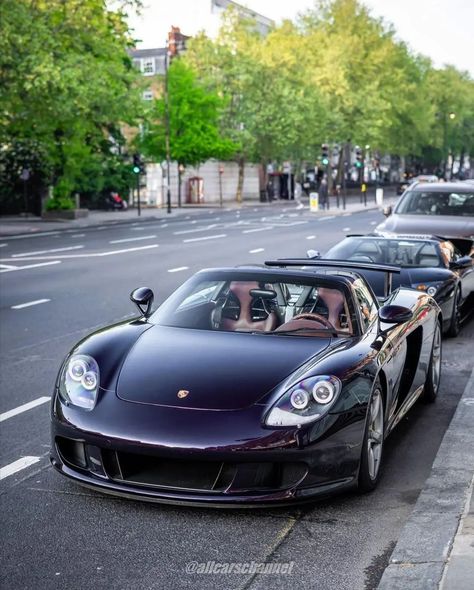 Purple Porsche, Carrera Gt, Porsche Carrera Gt, Purple Car, Porsche 930, Luxurious Cars, Nice Cars, Porsche Carrera, Tuner Cars