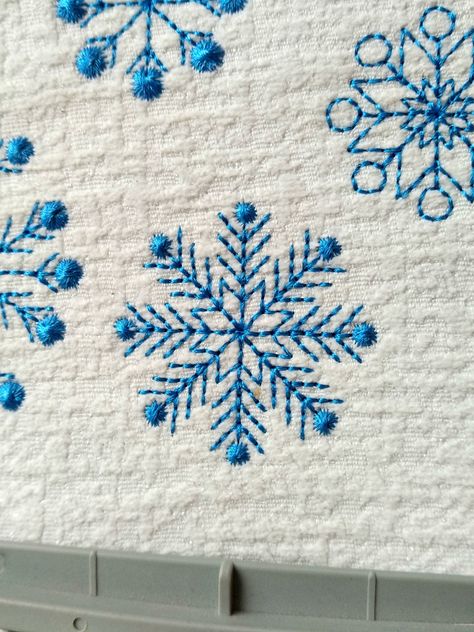 Stars Embroidery, Snowflake Embroidery, Winter Embroidery, Embroidery Design Sets, Animal Embroidery Designs, Embroidery Patterns Vintage, Hand Embroidery Flowers, Winter Set, Simple Embroidery