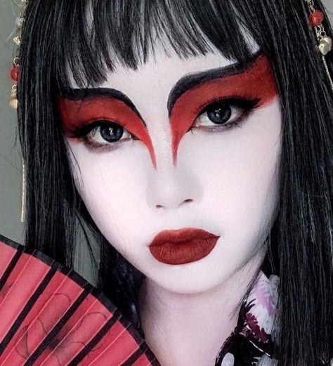 Japanese Halloween Makeup, Asian Halloween Makeup, Ninja Make Up, Geisha Makeup Traditional, Geisha Makeup Halloween, Japanese Halloween Costume, Ninja Makeup, Geisha Mask, Guru Makeup