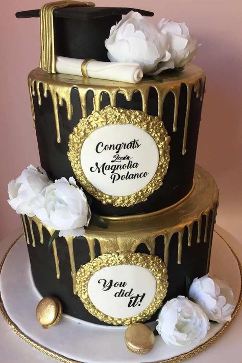 Two Tiers Black And Gold Grad Cake #flowers #blackgoldcake ★ Best graduation cakes for high school and for college, for boys and for girls. Use these simple and unique ideas to your advantage! ★ #garduationcakes #graduation #cakes #graduationcap #grad #glaminati Cake Black And Gold, Graduation Cakes For High School, Simple Graduation Cakes, High School Graduation Cakes, Graduation Cake Designs, Graduation Party Desserts, High School Graduation Party Decorations, Graduation Party Cake, Grad Cake