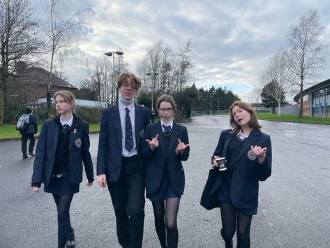 Boarding School Love Aesthetic, Aesthetic Private School Uniforms, Private Schools Aesthetics, Chilton Uniform Aesthetic, British Uniforms School, Private College Aesthetic, Back To School Aesthetic Uk, Rich Private School Aesthetic Uniform, Aesthetic British School