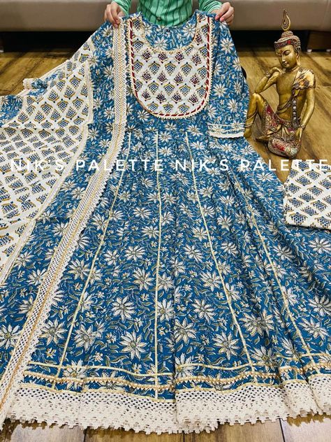 Cotton Kali Kurti Designs, Kali Kurti Design, Bagh Print Suits Design, Girls Dresses Sewing, Neck Designs For Suits, Simple Kurta Designs, Casual Indian Fashion, Blouse Diy, Suit Pattern