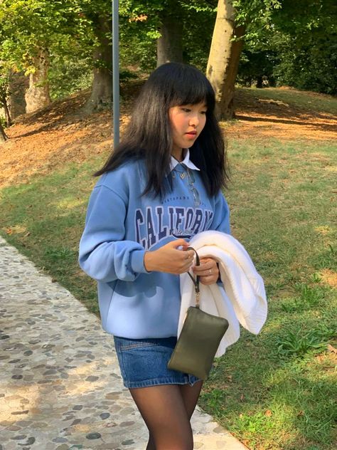 Loving this look Sweater, mini denim skirt, autumn outfit Hoodie Outfit Skirt, Skirt Autumn Outfit, Mini Denim Skirt Outfit, Denim Skirt Outfit Winter, Varsity Sweater, Mini Denim Skirt, Denim Skirt Outfits, Winter Skirt Outfit, Hoodie Outfit