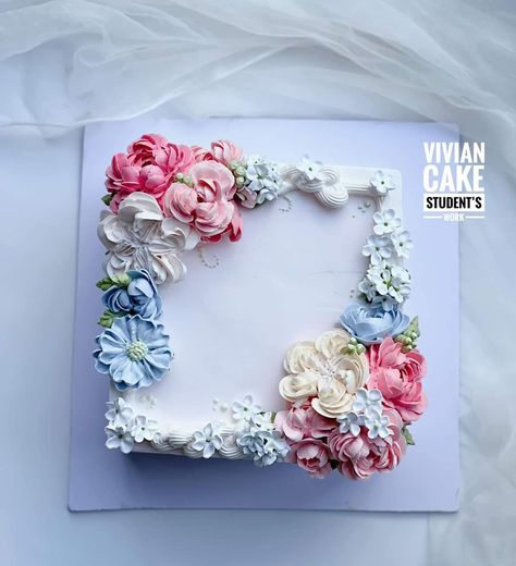 Square Flower Cake, Floral Cake Birthday, Golden Wedding Anniversary Cake, Blossom Cake, Cake Floral, Christmas Themed Cake, Mini Pastel, Christmas Cake Designs, Birthday Cake With Flowers