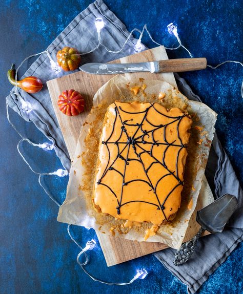 GræskarKage ��– Opskrift på lækker saftig kage med græskar Cheese Board, Cheese, Orange, Halloween, Hokkaido