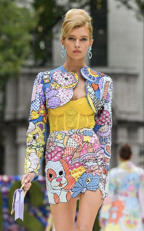 Carlyne Cerf De Dudzeele, Loud Fashion, Stella Maxwell, Quirky Fashion, Jeremy Scott, Floral Fashion, Moda Vintage, Stage Outfits, Kpop Outfits