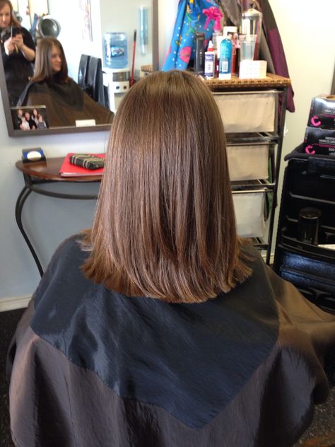 Medium Length Haircut Subtle Layers, Short Chocolate Hair, Pelo Chocolate Caramelo, Chocolate Brown Short Hair, Pelo Color Chocolate, Brown Hair Colors Chocolate, Light Chocolate Brown Hair Color, Subtle Layers, Brown Hair Looks